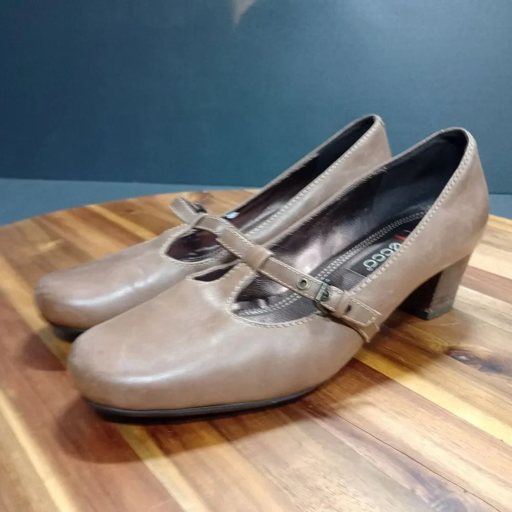 ECCO Mary Jane‎ Pump Women Sz 6 Brown Leather T-Strap Buckle Heel
